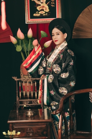 NHẬT BÌNH TRUYỀN THỐNG VẢI GẤM IN HOA VĂN (ĐEN)